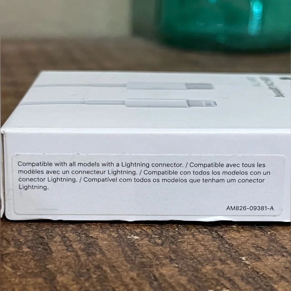 Apple USB-C to Lightning Cable, lightning to Headphone Jack